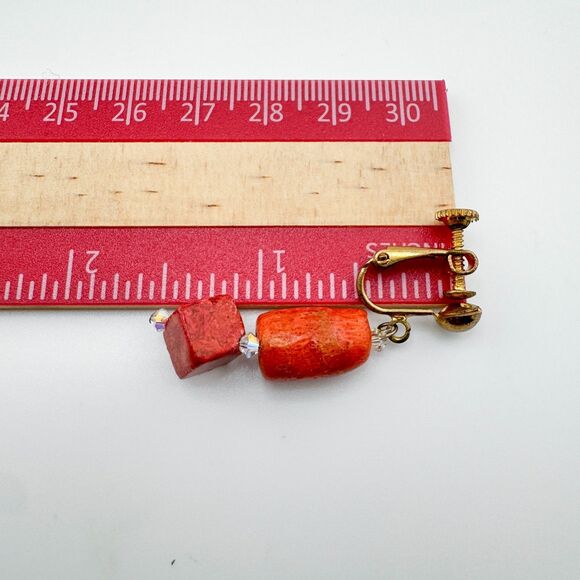 Vintage Coral Bead Earrings Gold Tone Screw Back Handmade Artisan 1960s MCM - Picture 6 of 6